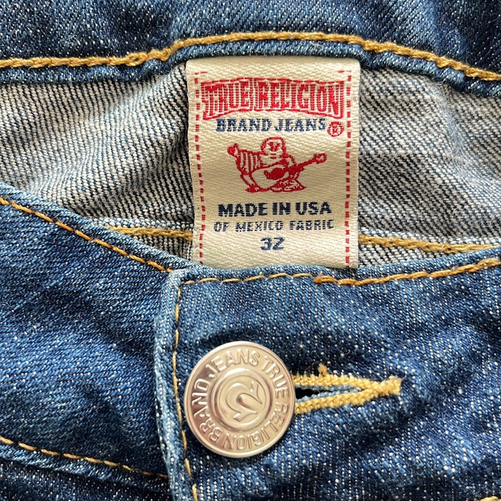 True Religion Jeans Becky Cut Off Hem Frayed/Small Hole Distressed Size 32 - Picture 3 of 16